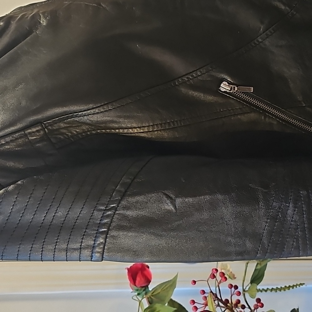"Real Leather" Cropped, Lined Moto Leather Jacket, Women's Size L - Picture 7 of 16